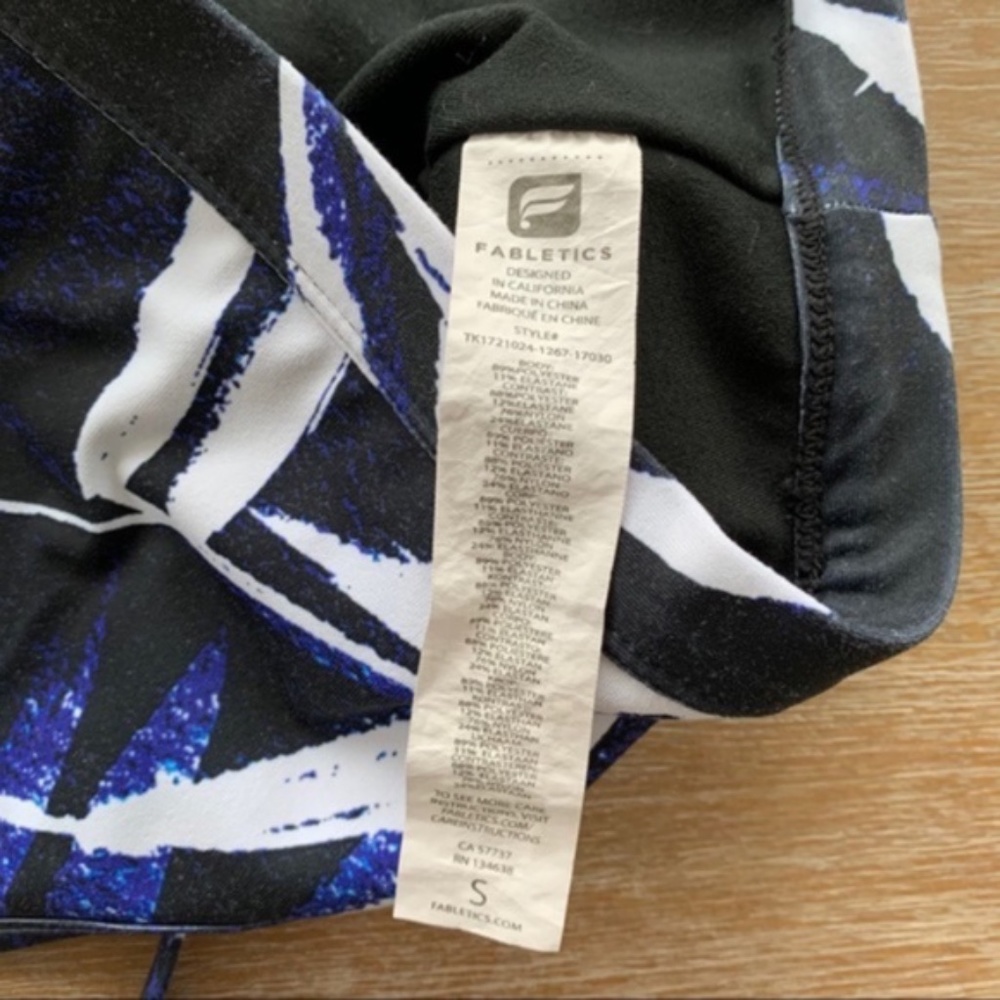 Fabletics Women’s Racerback Workout Sports Bra - Picture 5 of 5